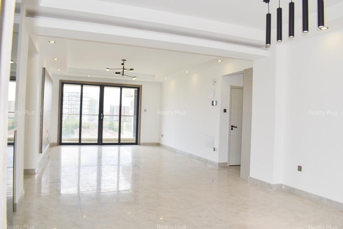 3 Bed Apartment with En Suite at N - 1