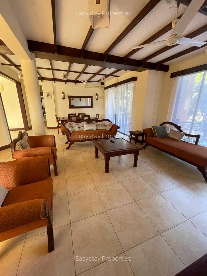 Serviced 3 Bed Apartment with Swimming Pool in Bamburi - 10