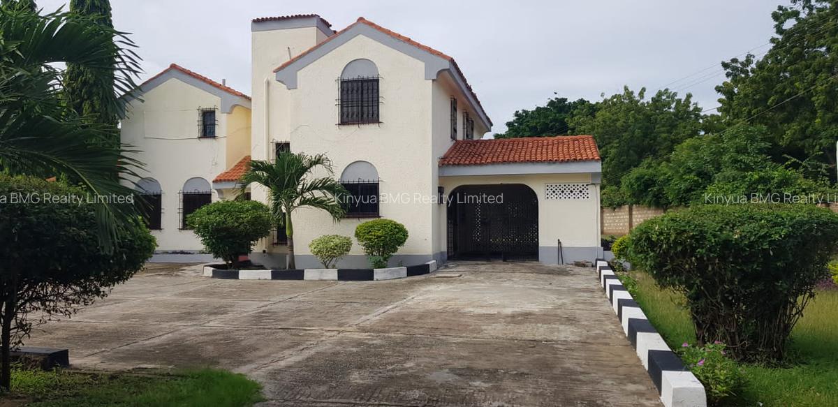 4 Bed Townhouse with En Suite in Nyali Area - 1