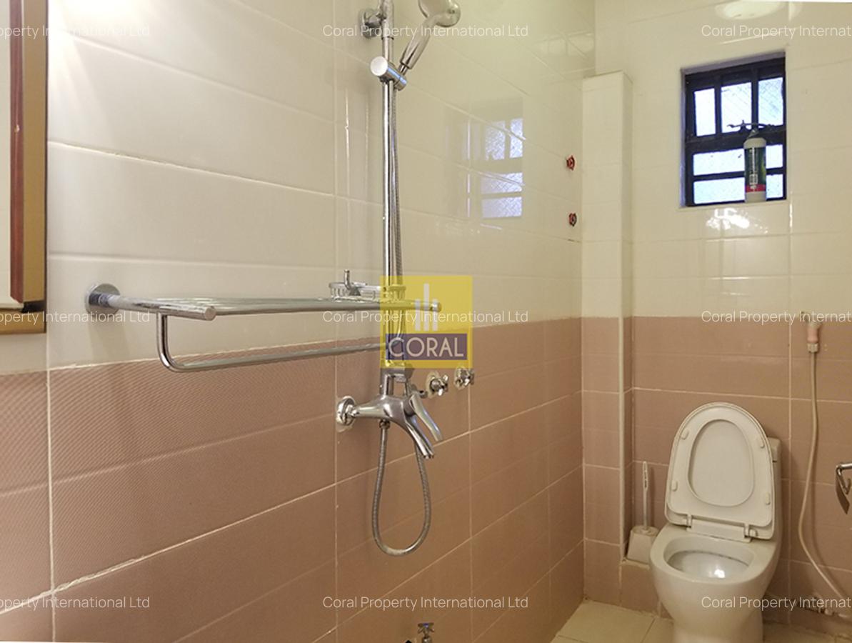 6 Bed House with Garden in Kenyatta Road - 6