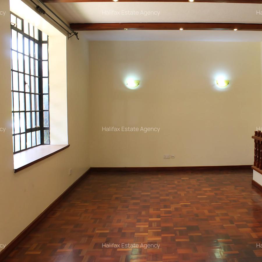 5 Bed Townhouse with En Suite in Lavington - 4