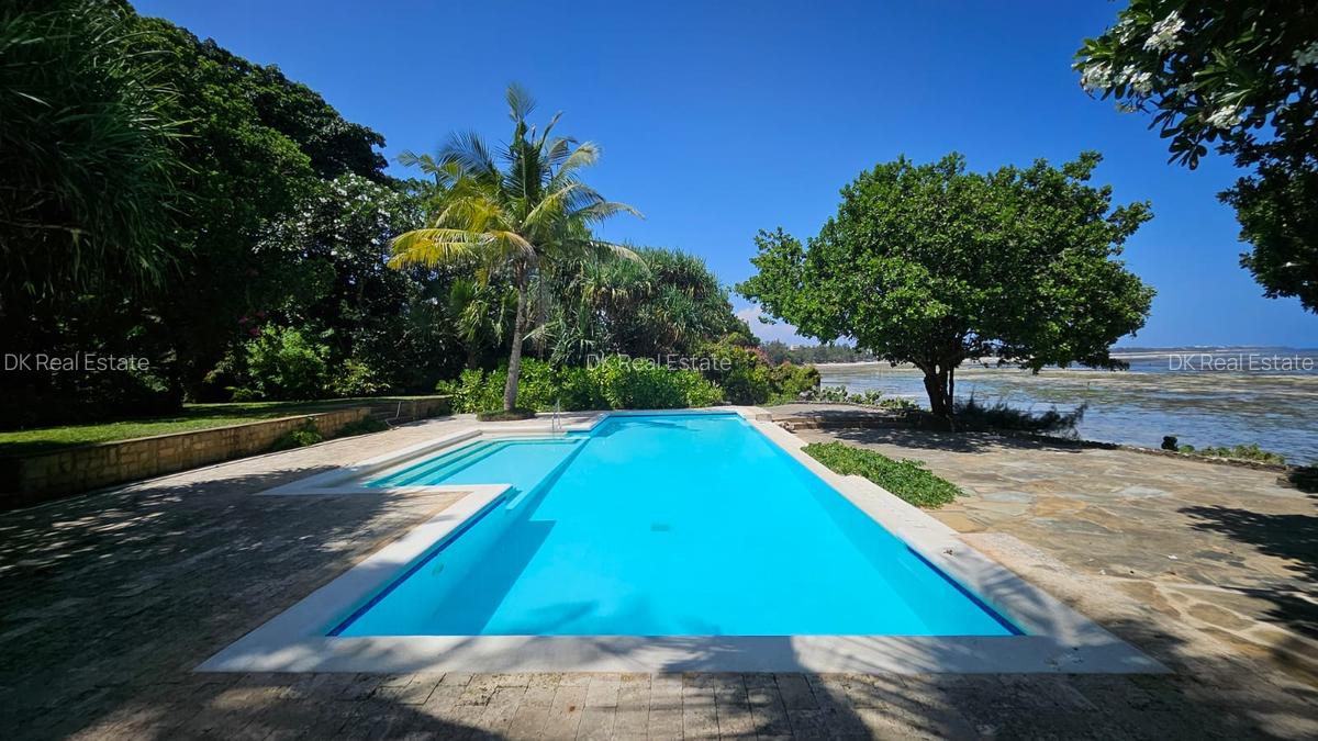 Serviced 3 Bed Apartment with En Suite at Sixth Avenue - 10