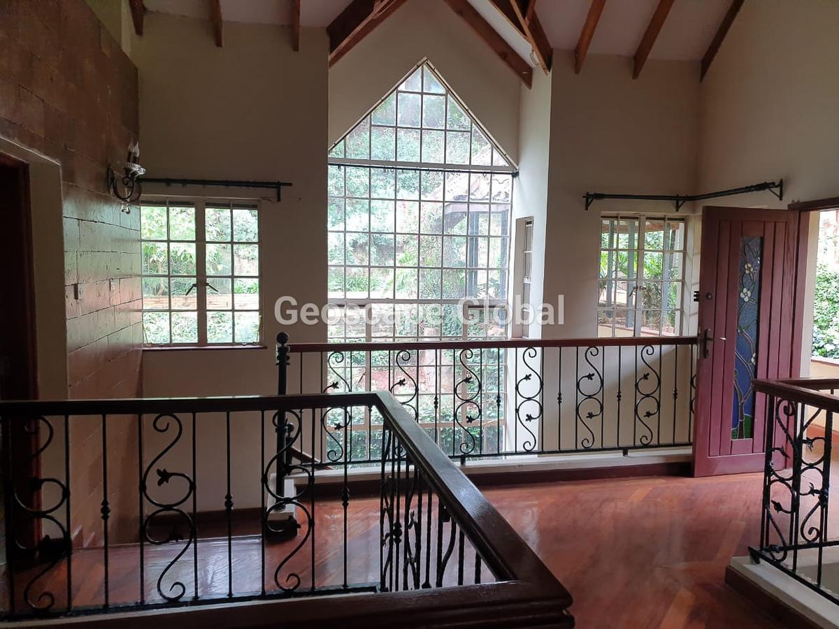 5 Bed House with En Suite in Rosslyn - 4