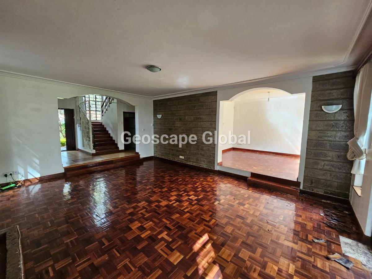 4 Bed House with En Suite in Nyari - 2