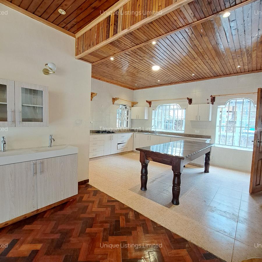 4 Bed Villa with En Suite in Spring Valley - 13