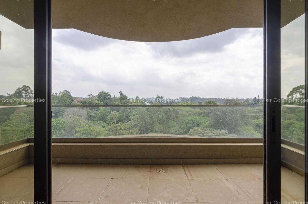 3 Bed Apartment with En Suite in Parklands - 17