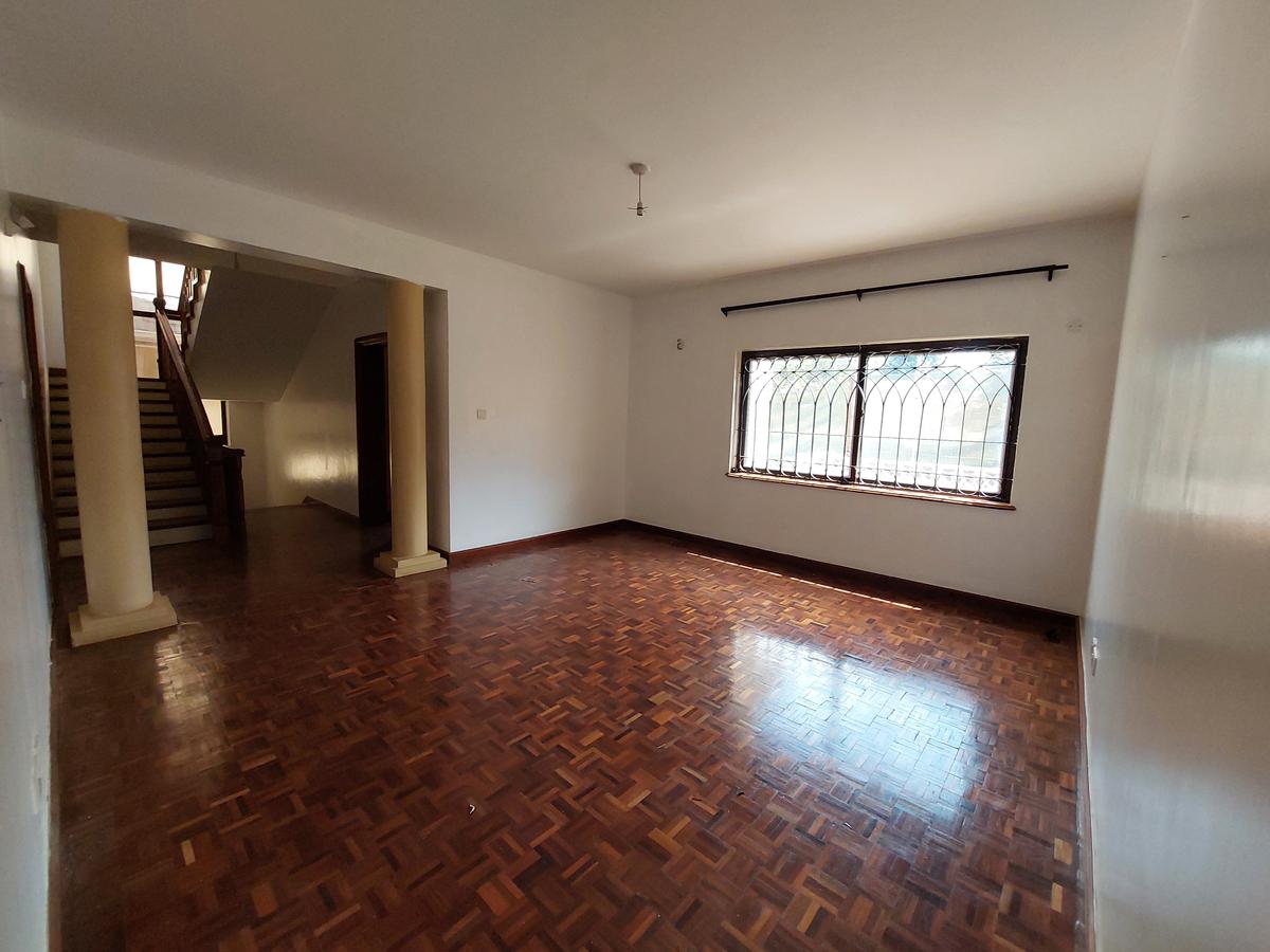 5 Bed Townhouse with En Suite at Lavington - 20