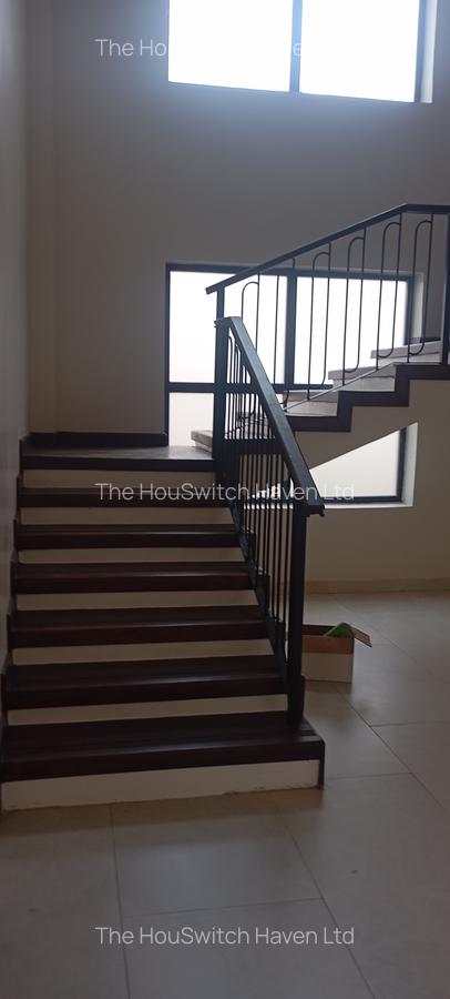 5 Bed Townhouse with En Suite at Off James Gichuru Rd - 8