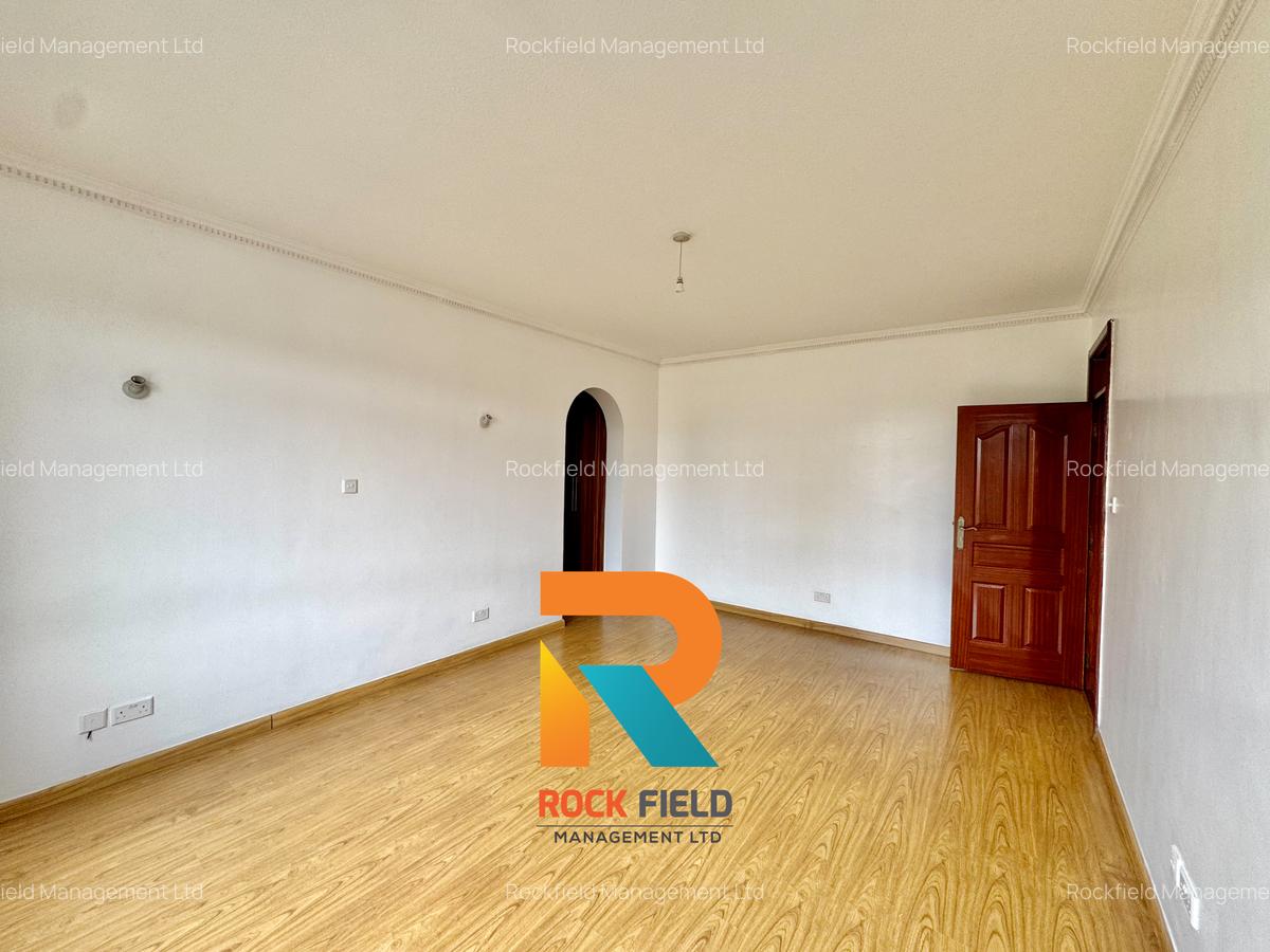 3 Bed Apartment with En Suite in Brookside - 17