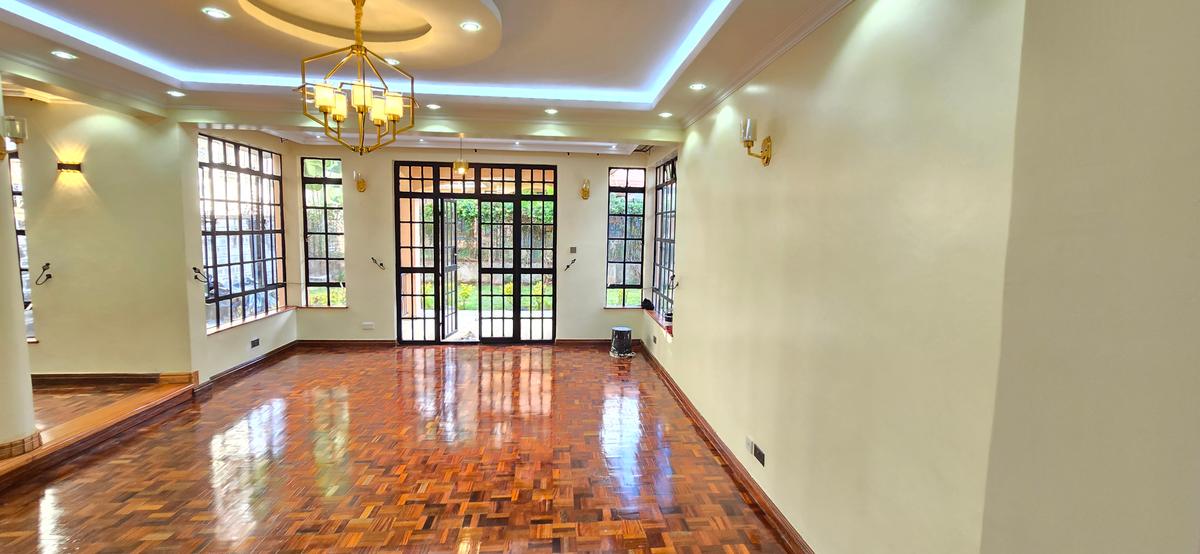 5 Bed Townhouse with En Suite at Lavington - 17