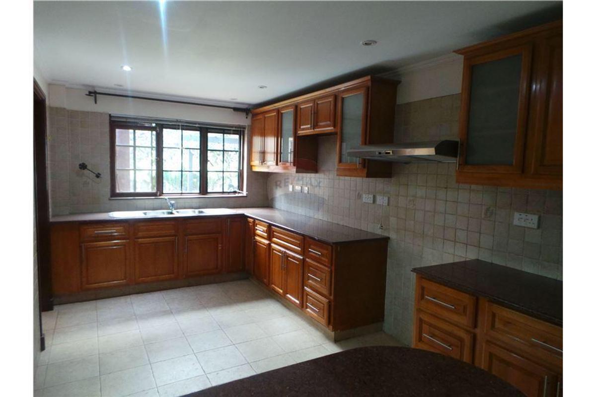 4 Bed Townhouse with En Suite in Westlands Area - 12