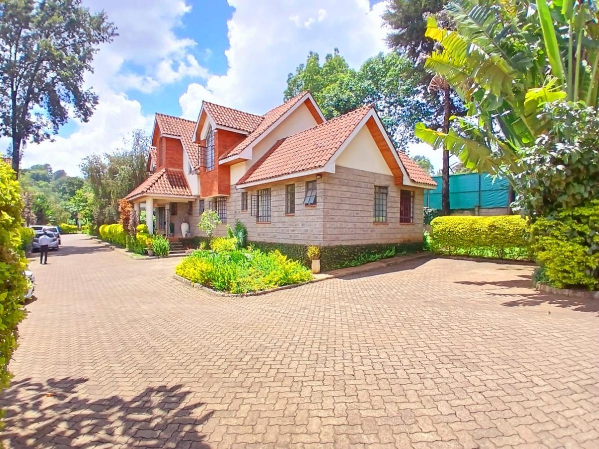 4 Bed Townhouse with En Suite at Lavington - 1