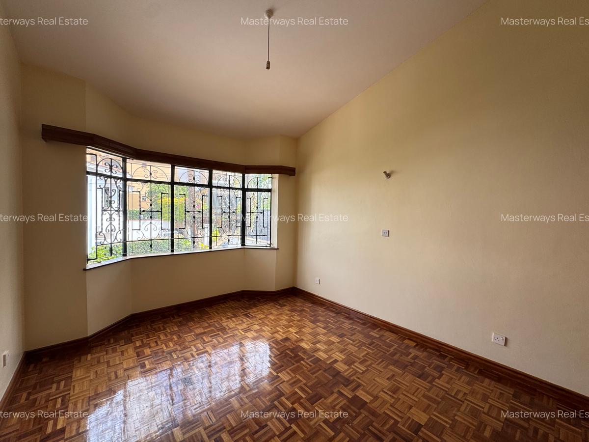 4 Bed Townhouse with En Suite in Riverside - 13