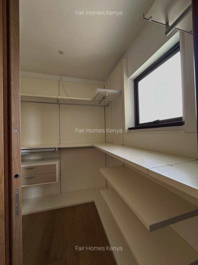 5 Bed Townhouse with En Suite at Lavington Green - 17
