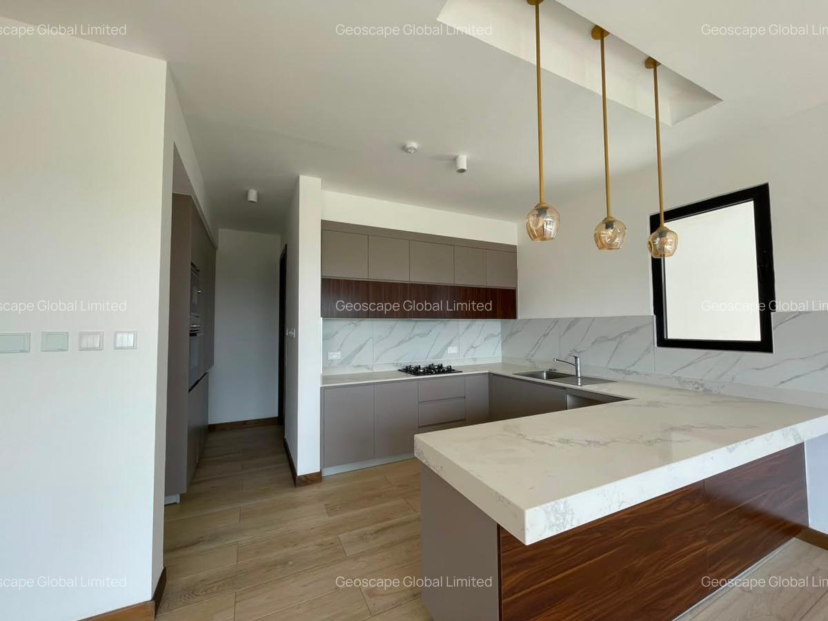 2 Bed Apartment with En Suite in Rosslyn - 3