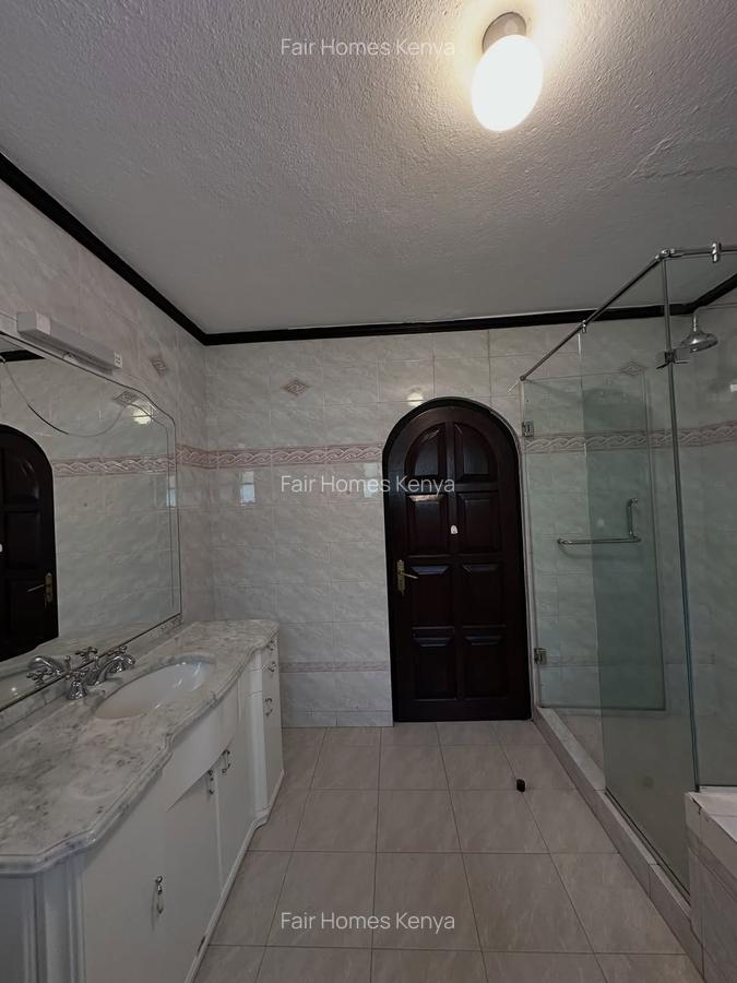 4 Bed Townhouse with En Suite at Riverside Drive - 15