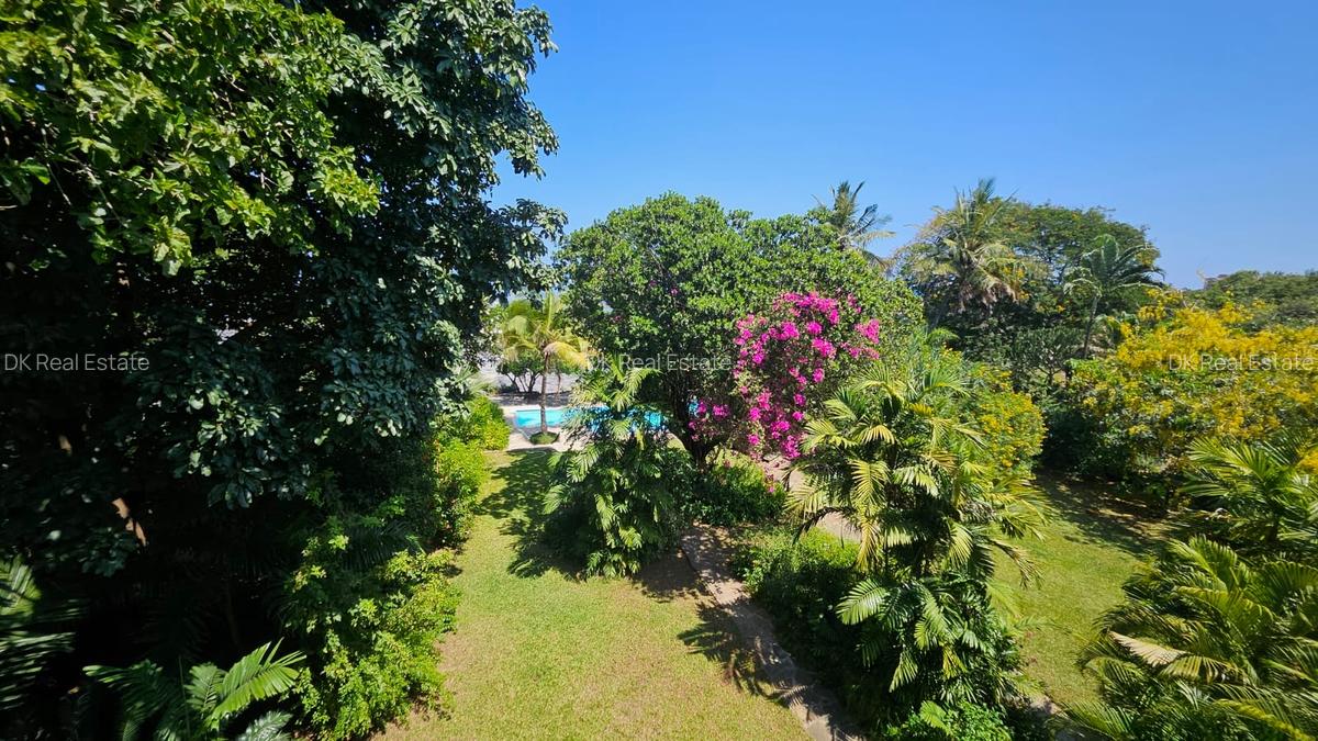 Serviced 3 Bed Apartment with En Suite at Sixth Avenue - 7