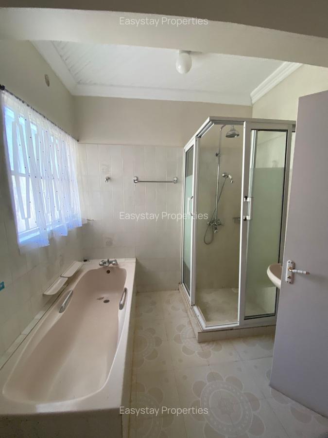 3 Bed House with En Suite in Runda - 5