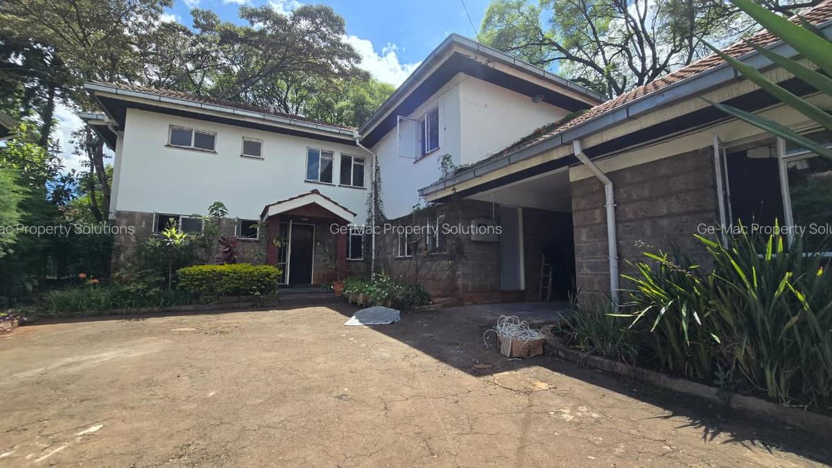 4 Bed House with En Suite in Lavington - 4