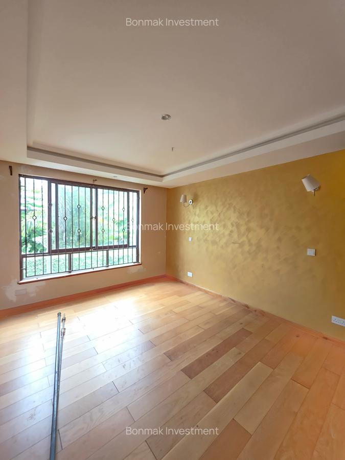 4 Bed Townhouse with En Suite at Lavington Green - 12