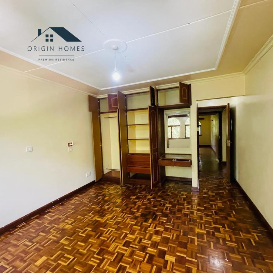 5 Bed Townhouse with En Suite at Westlands - 12