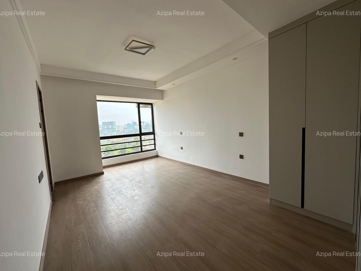 3 Bed Apartment with En Suite at Riverside - 3