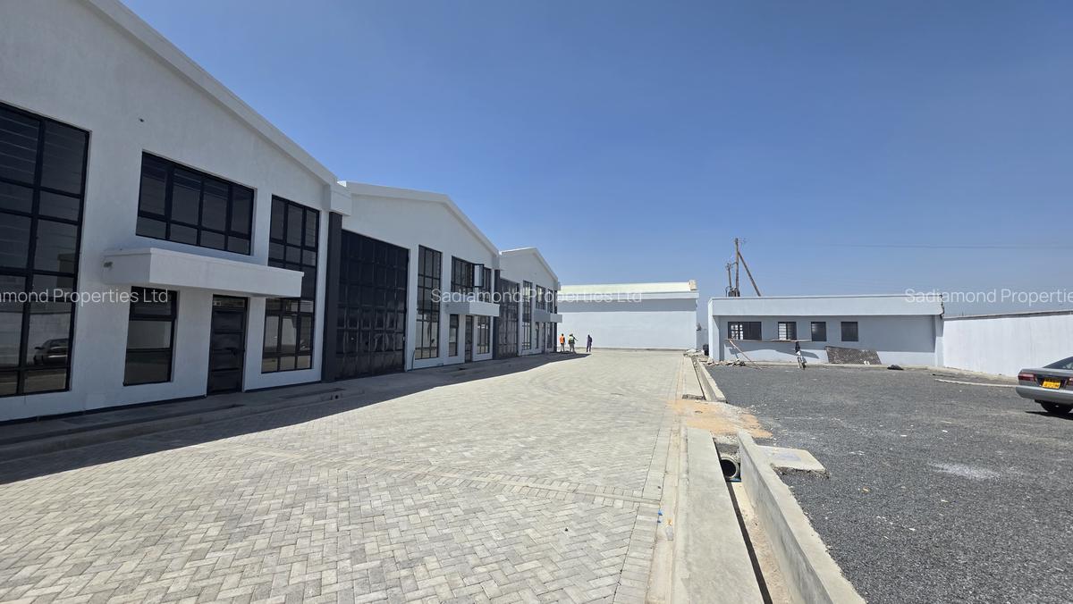 Furnished 3,600 ft² Warehouse with Parking in Eastern ByPass - 2