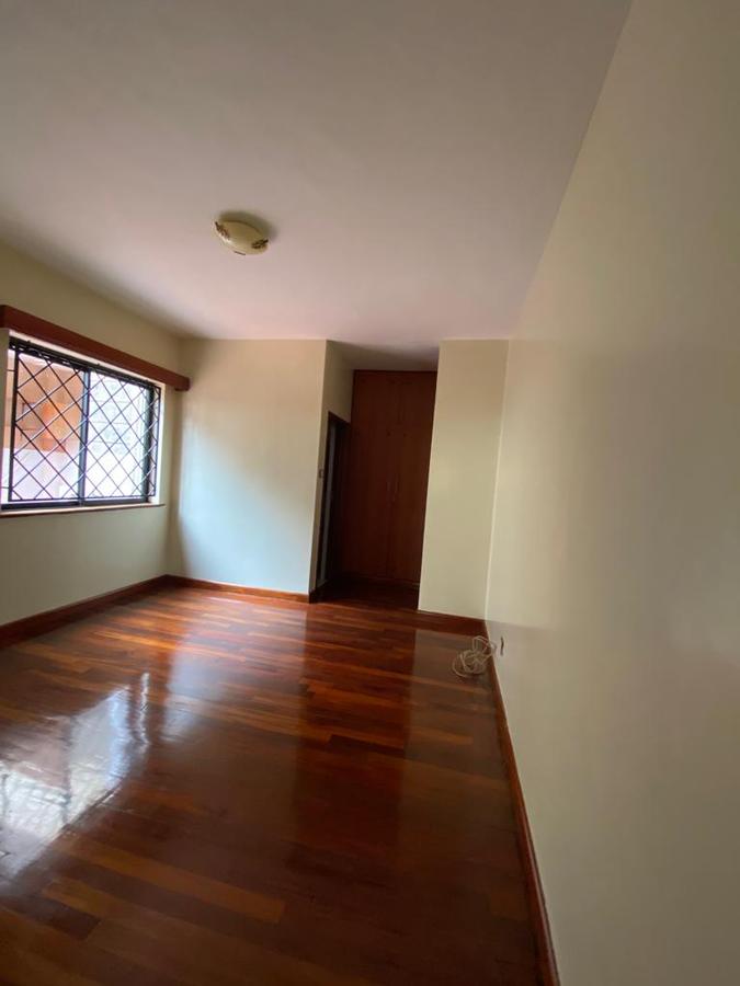 5 Bed Townhouse with En Suite at Lavington - 14