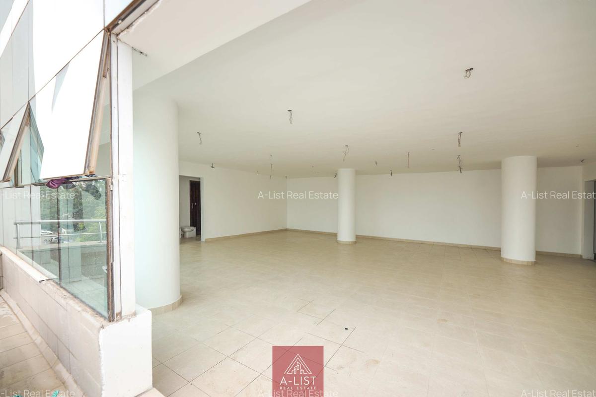 2,040 ft² Commercial Property with Service Charge Included at Woodvale Close - 2