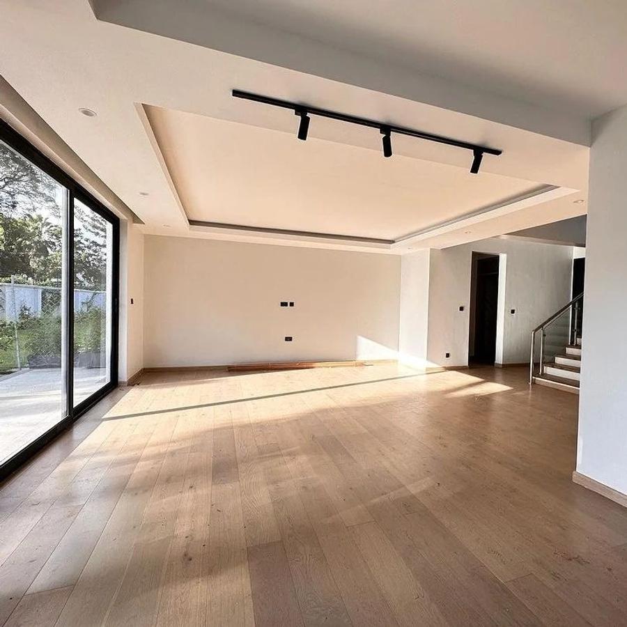4 Bed Townhouse with En Suite in Lavington - 2