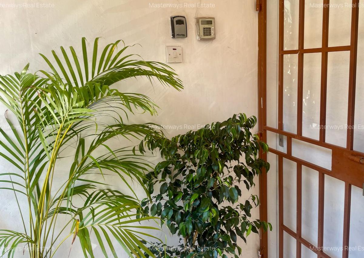 Serviced Studio Apartment with En Suite at School Lane - 9