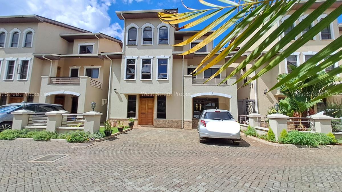 5 Bed Townhouse with En Suite at Lavington - 1