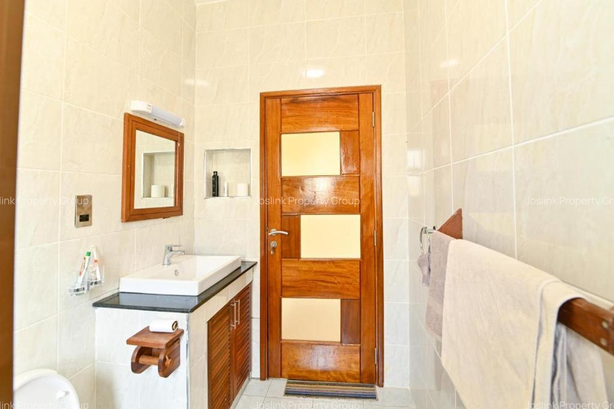 Serviced 3 Bed Apartment with En Suite in Mombasa CBD - 5
