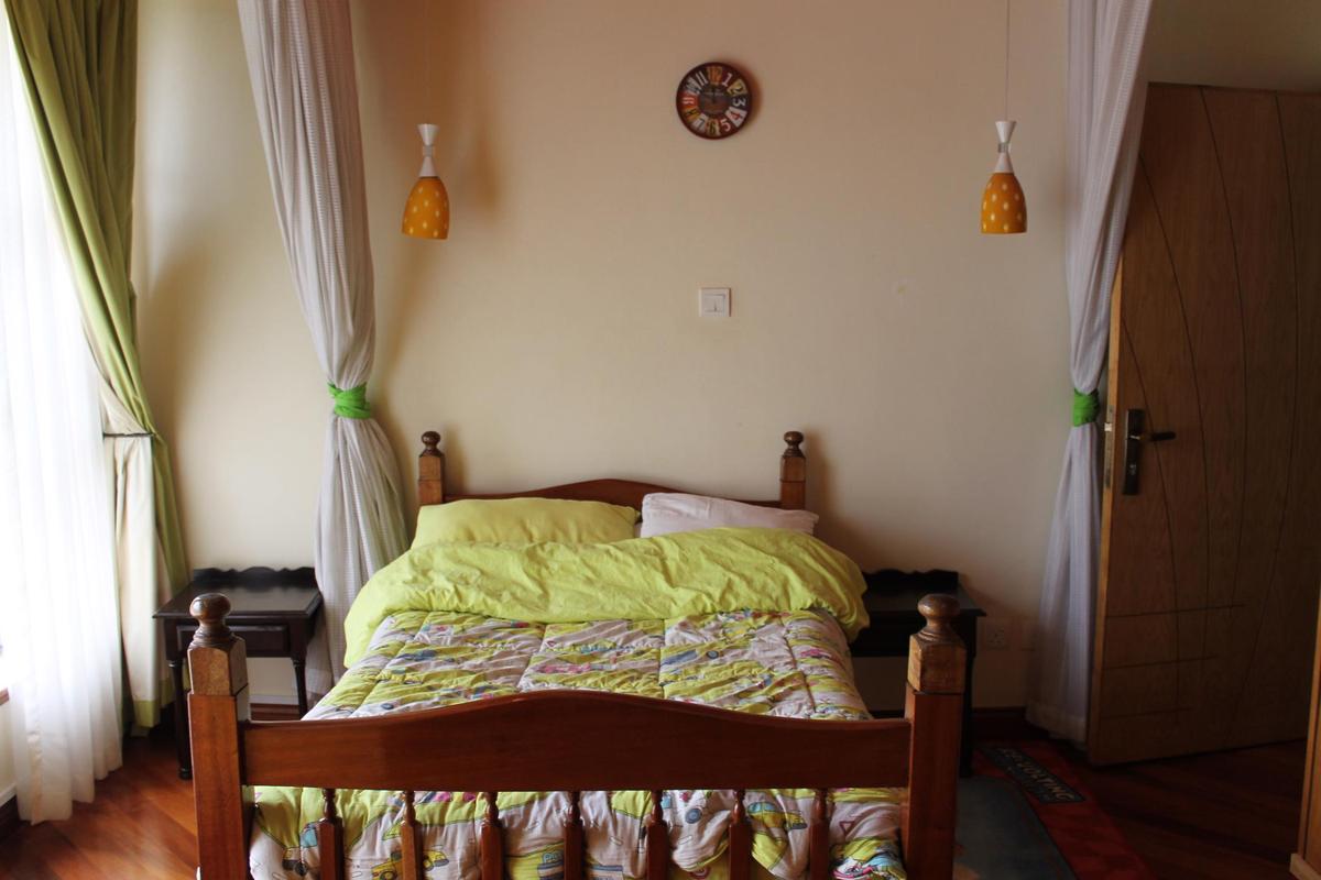 5 Bed House with En Suite in Nyari - 14