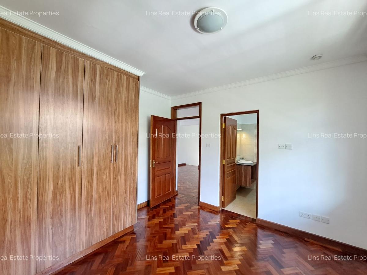 4 Bed Townhouse with En Suite in Kitisuru - 16