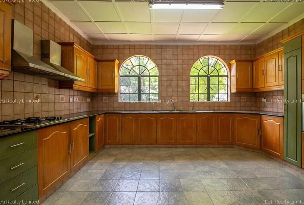 6 Bed House with En Suite in Runda - 5