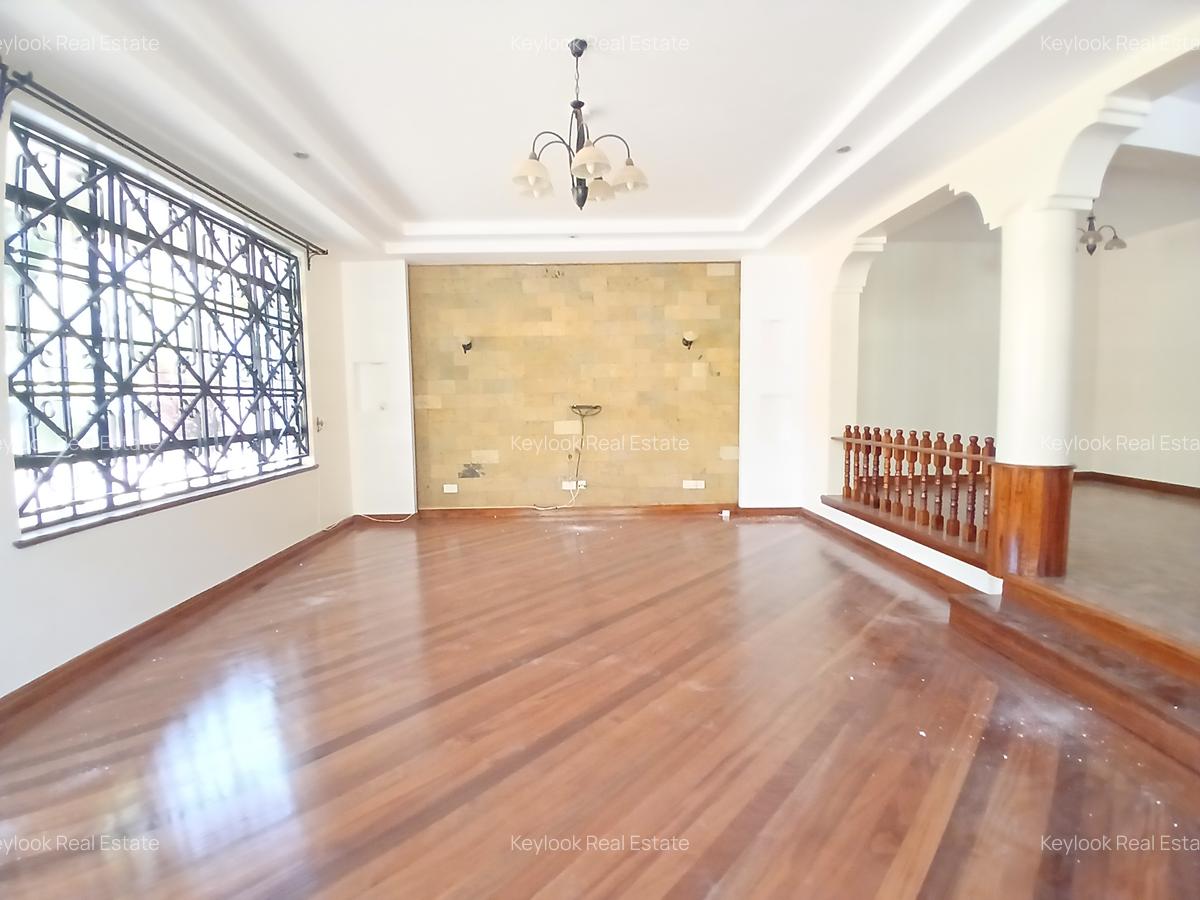 5 Bed Townhouse with En Suite at Lavington - 5