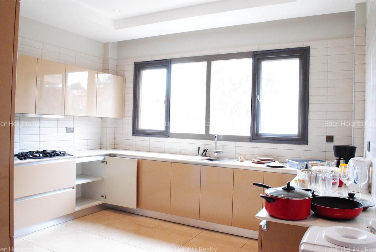 Furnished 3 Bed Apartment with En Suite in Riverside - 3