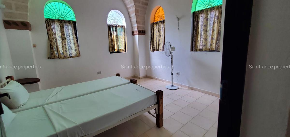 6 Bed Townhouse with En Suite at Kilifi Bofa - 10