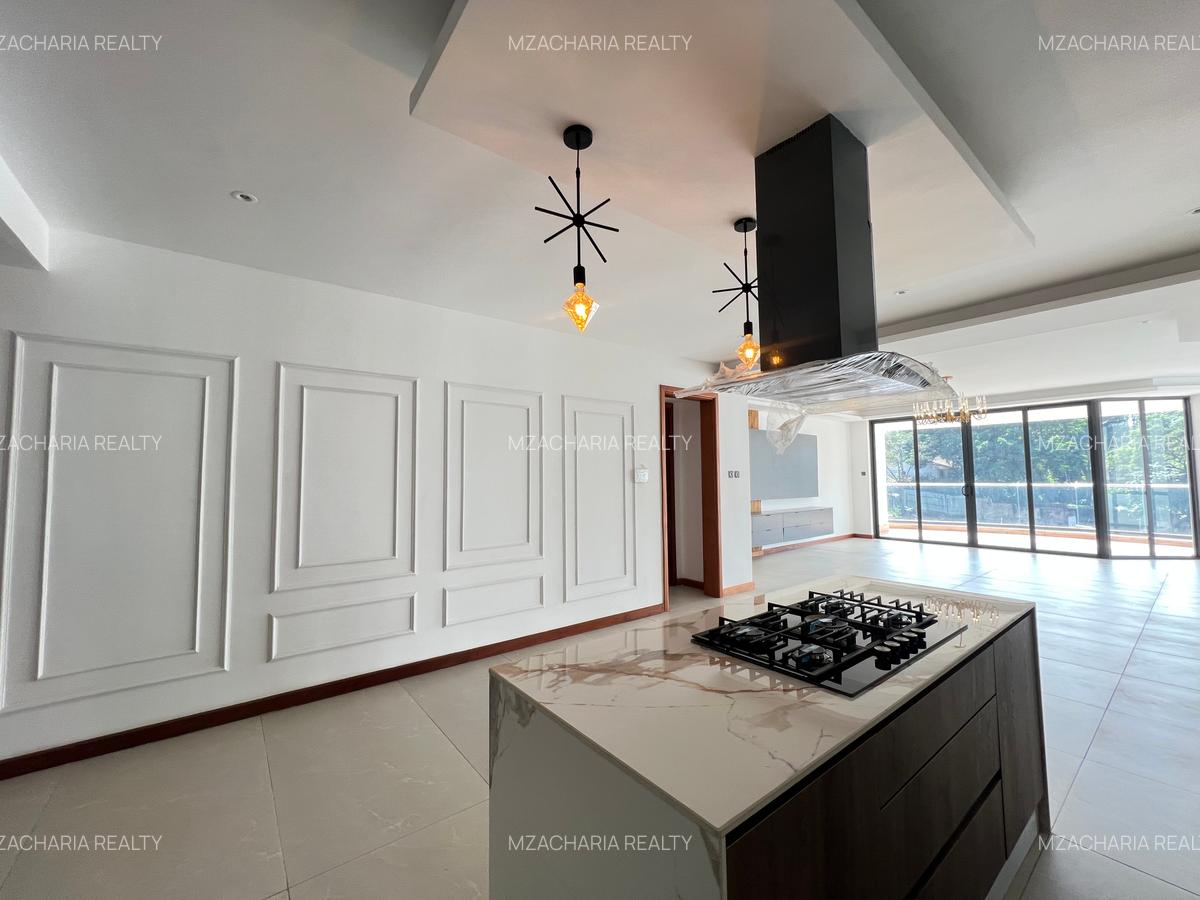 3 Bed Apartment with En Suite in Riverside - 5