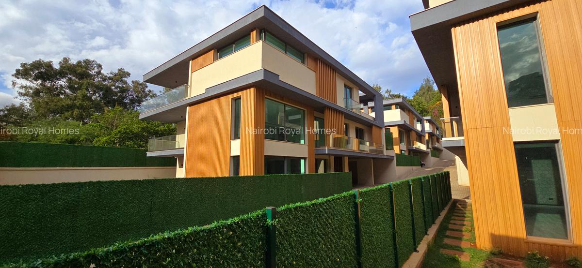 5 Bed Townhouse with En Suite at Lavington Green - 6