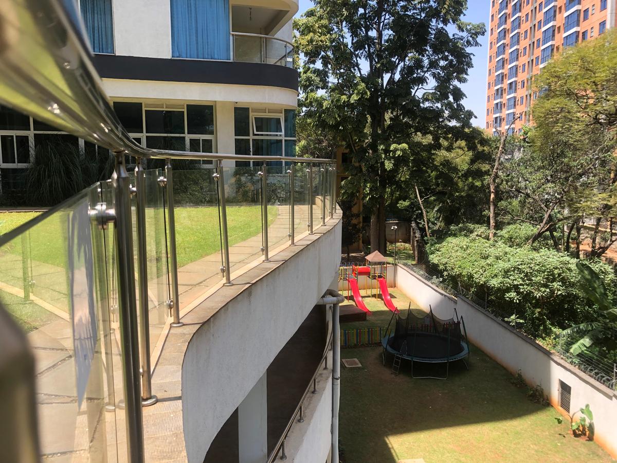 3 Bed Apartment with En Suite at Riverside Drive - 17