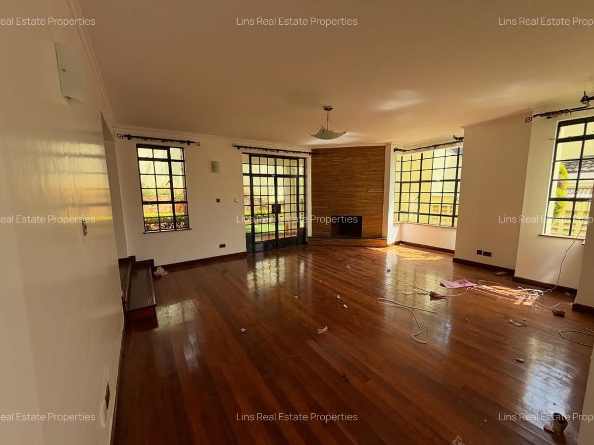 5 Bed Townhouse with En Suite in Lavington - 2