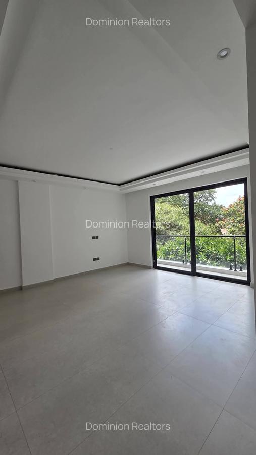 2 Bed Villa with En Suite in Westlands Area - 1