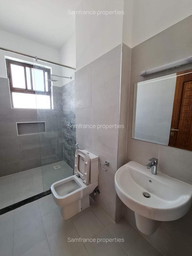 Serviced 3 Bed Apartment with En Suite at Links Road - 4