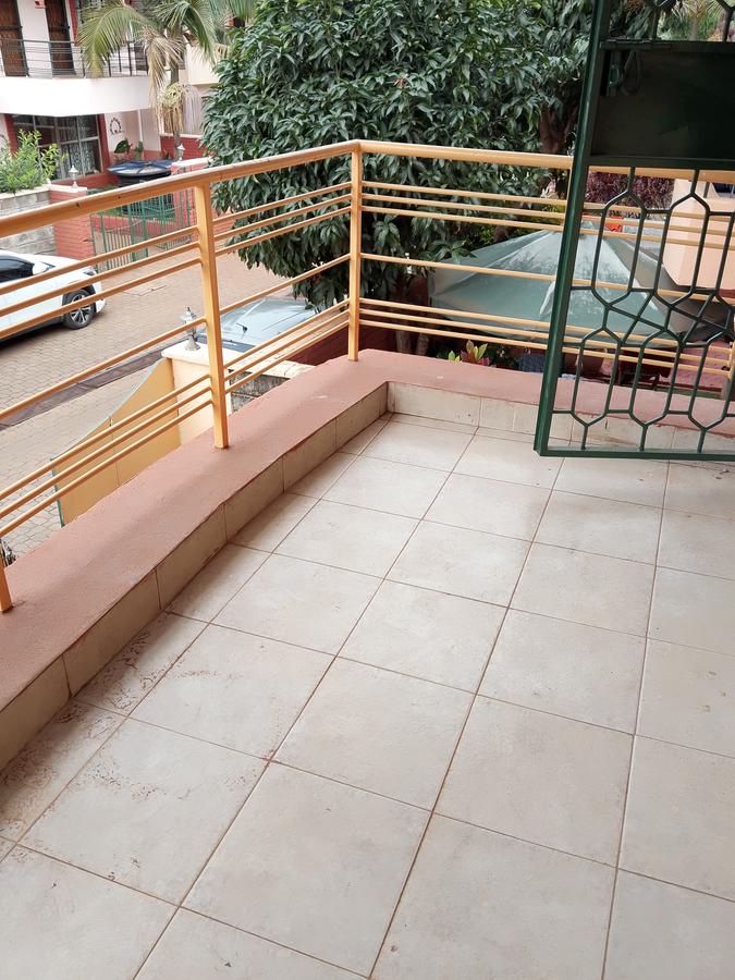 5 Bed Townhouse with En Suite at Lavington - 3