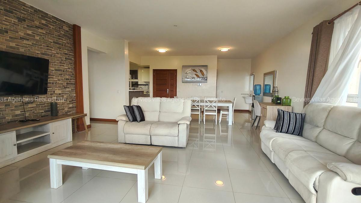 Serviced 4 Bed Apartment with En Suite at Parklands - 2