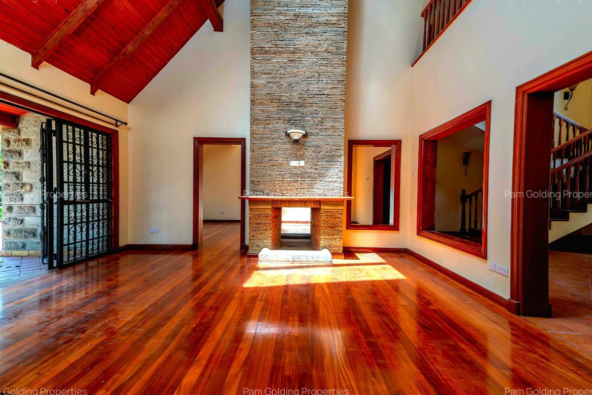 6 Bed House with En Suite in Karen - 4