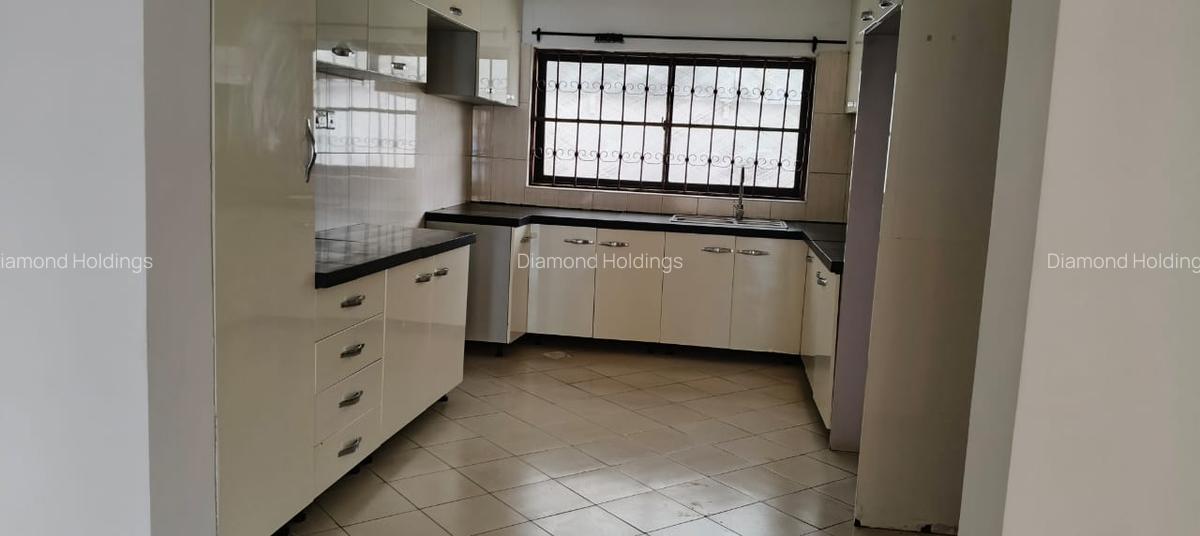 4 Bed Villa with En Suite at Parklands - 2