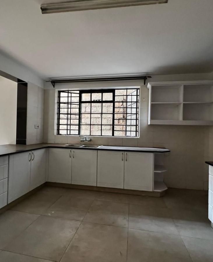 3 Bed Apartment with En Suite in Lavington - 4